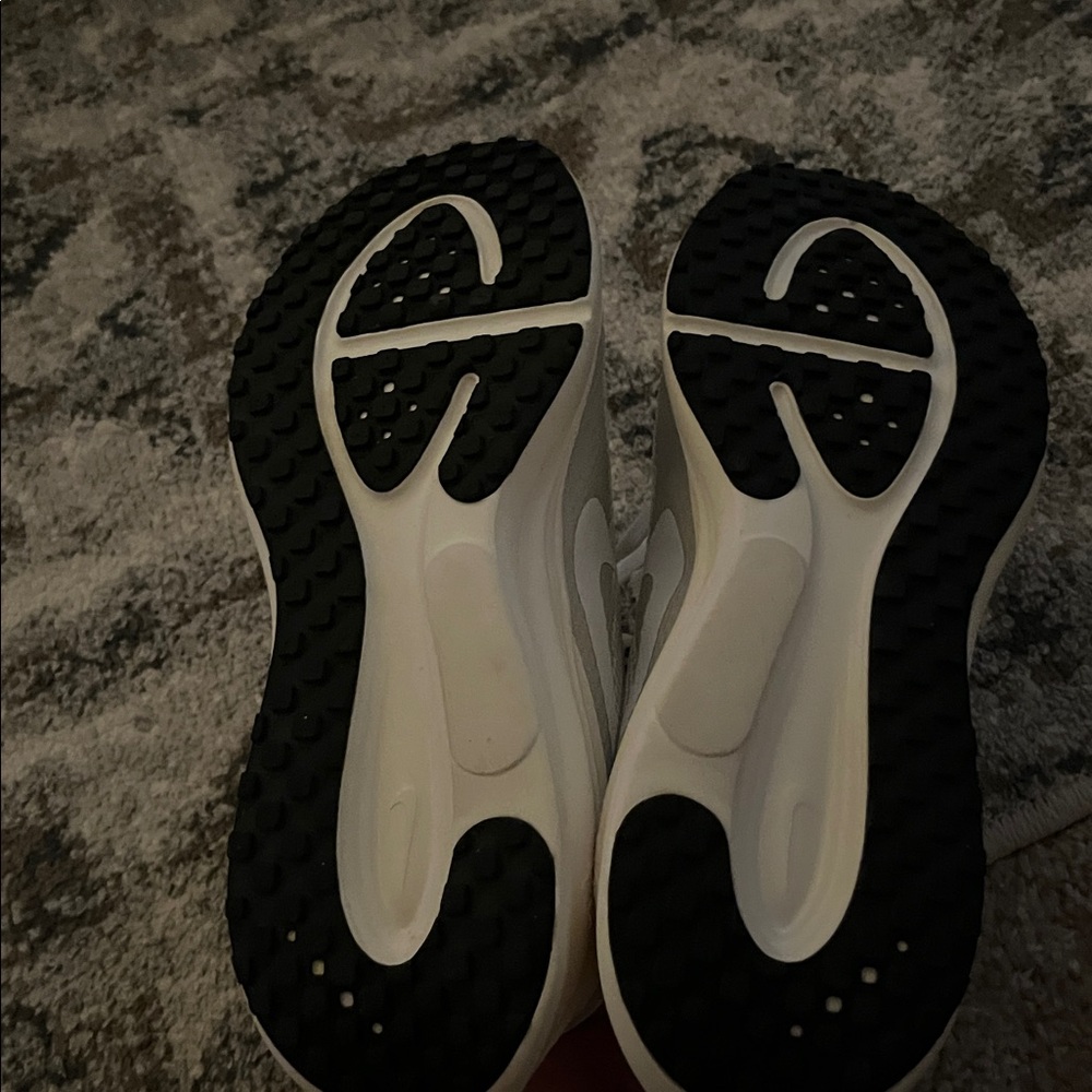 Nike White Athletic Shoes - Picture 4 of 4